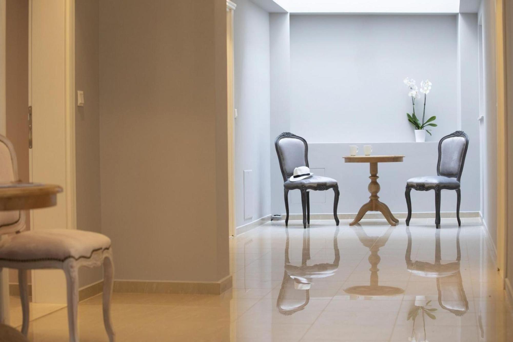 Vk Luxury Suites - Private Parking - Adults Only 니드리 외부 사진