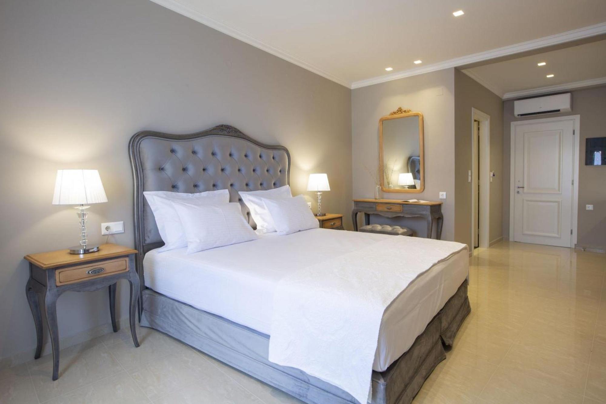 Vk Luxury Suites - Private Parking - Adults Only 니드리 외부 사진