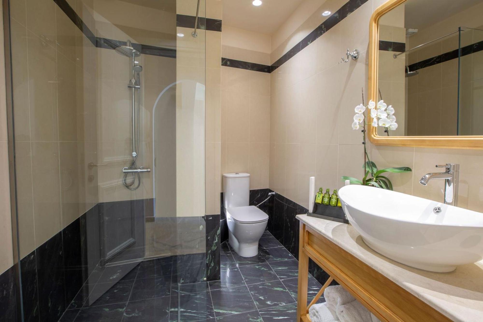 Vk Luxury Suites - Private Parking - Adults Only 니드리 외부 사진