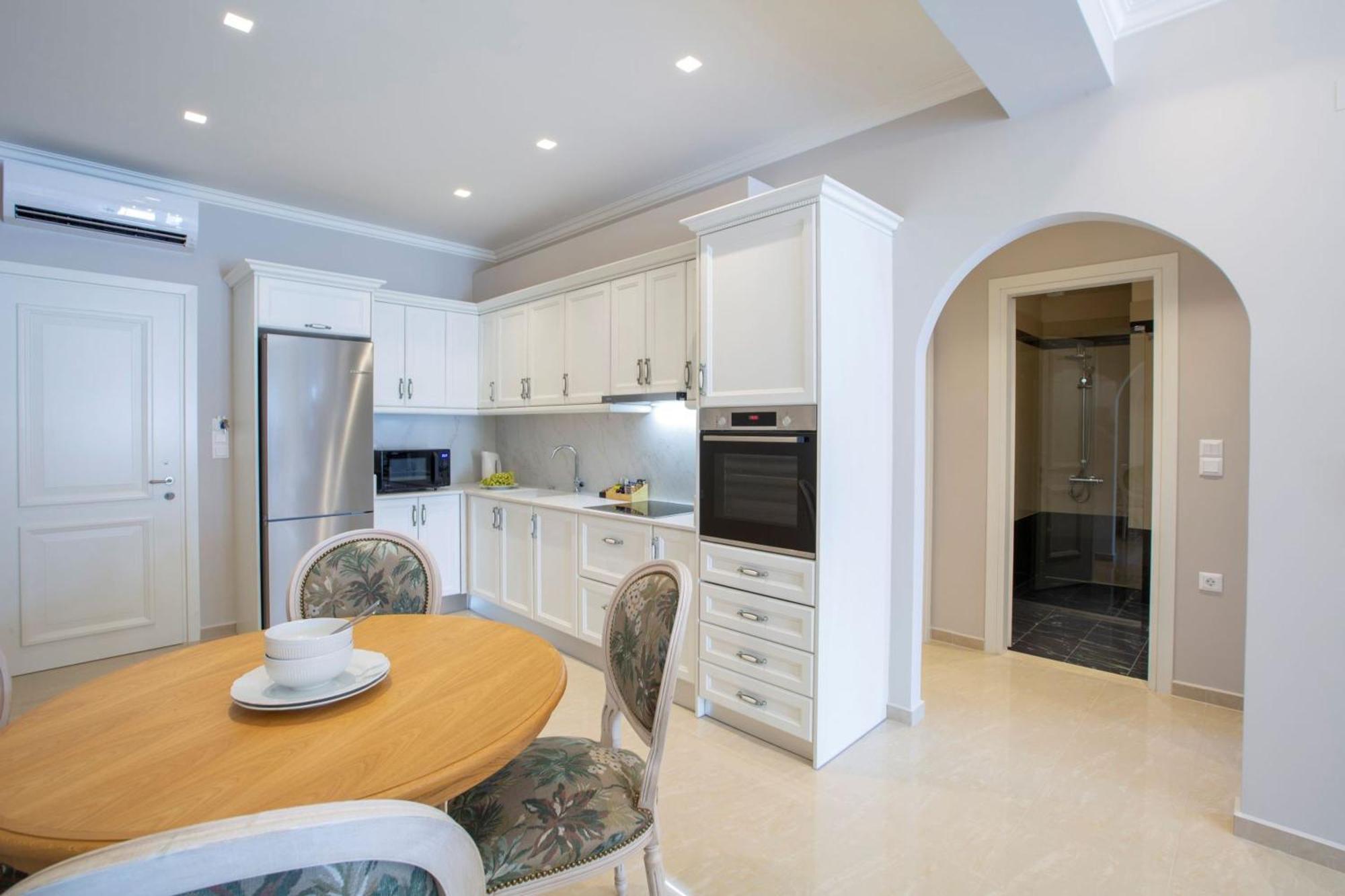 Vk Luxury Suites - Private Parking - Adults Only 니드리 외부 사진